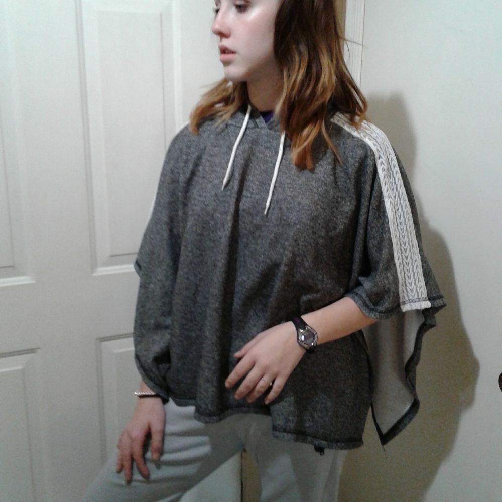 🌺 NWOT RAG Hooded Poncho Cover-up